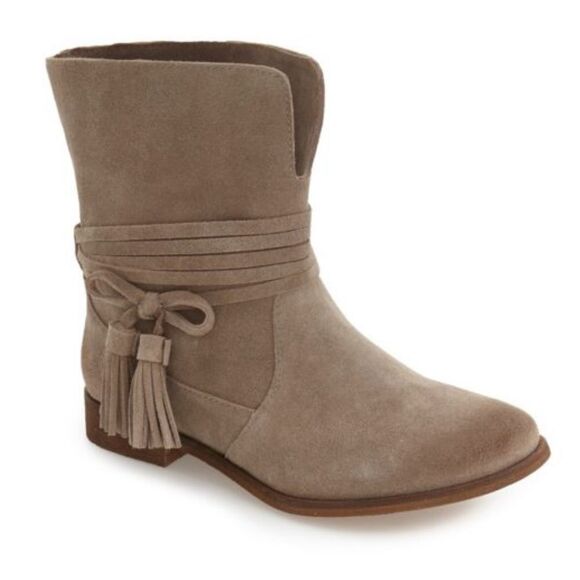 Splendid x Anthro 6 TanโGenuine Leather Suede Tasseled Pull on Ankle Booties - Picture 1 of 14